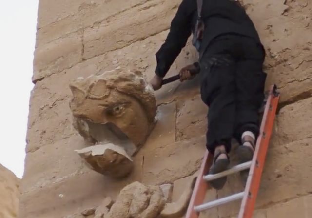 Σοκ προκαλεί βίντεο με την καταστροφή της αρχαίας Χάτρα από τζιχαντιστές